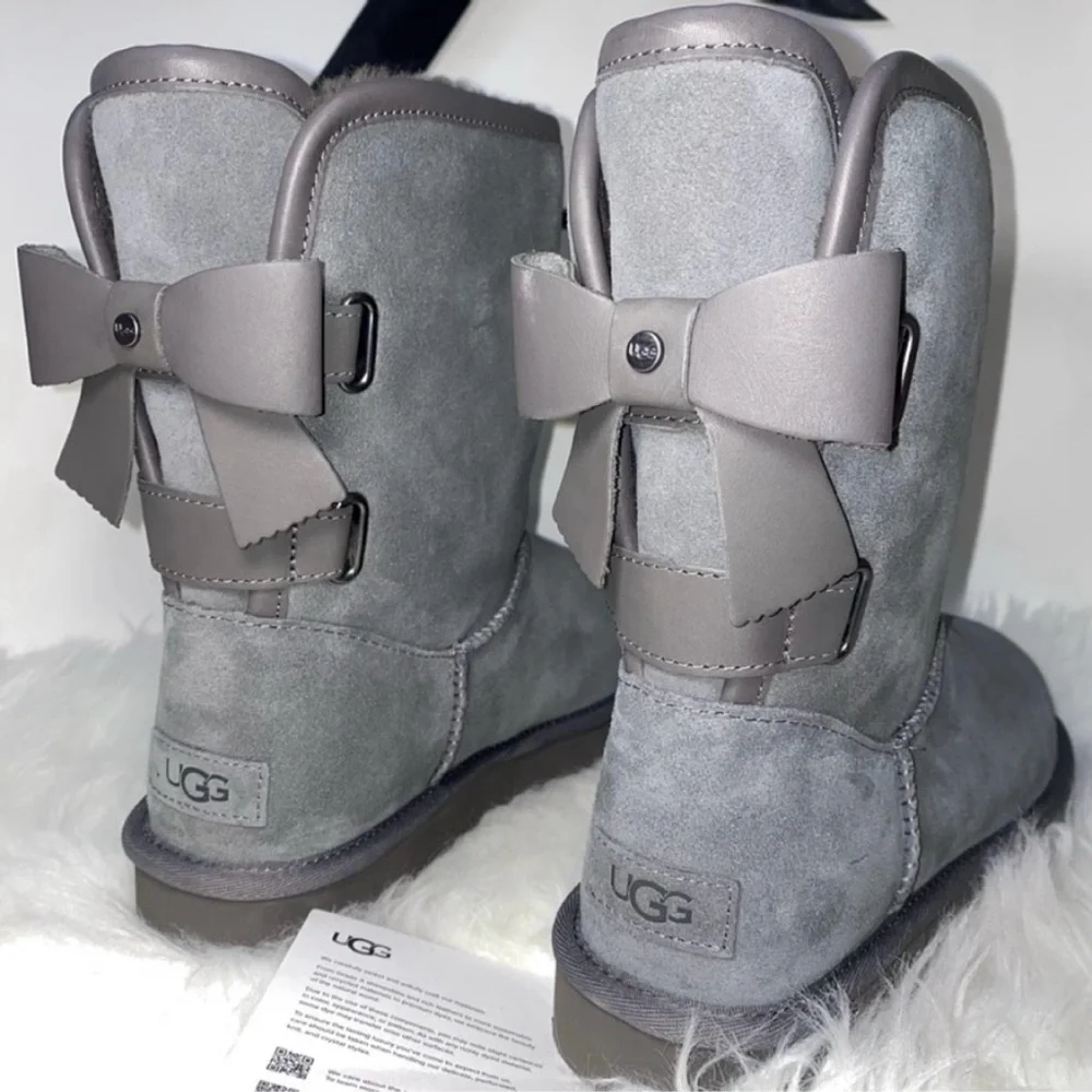 UGG Classic SHORT BAILEY LEATHER BOW Boots Woman size 8 New in box - Picture 1 of 11